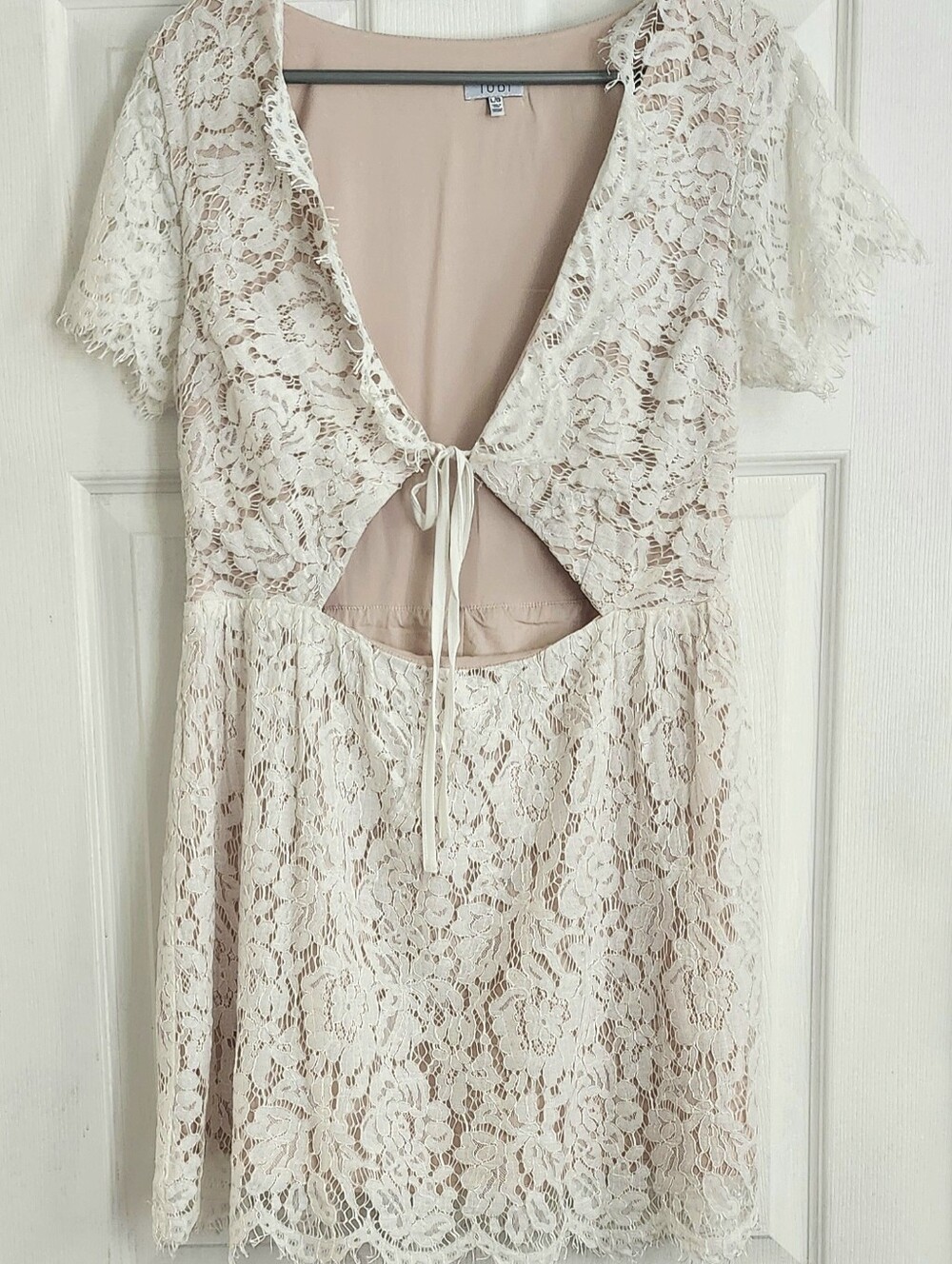Tobi Ivory Lace Short Sleeve Dress With Front Tie And Cut-out Details
